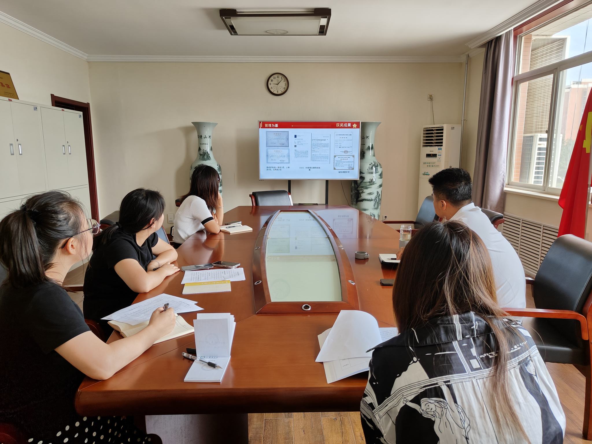 研究生工作部召开学期末工作总结会