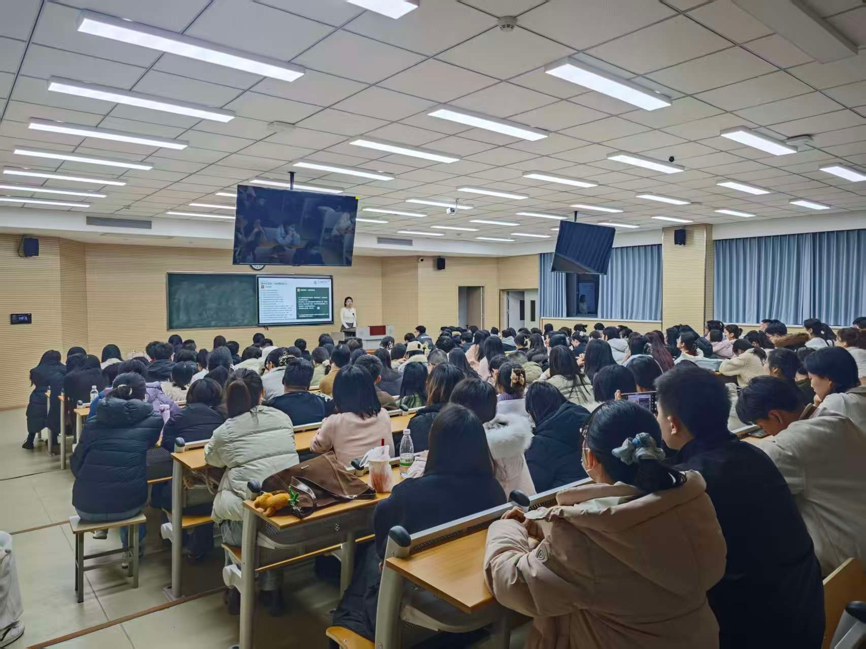 锚定培养关键点 护航毕业双节点—— 2023级临床医学专硕研究生专题培训圆满举行